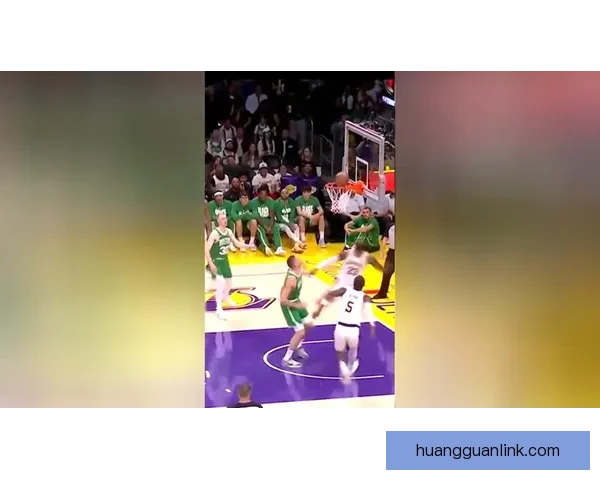 詹姆斯偶遇鳄鱼惊魂一刻晒30万豪车收藏十余台顶级座驾